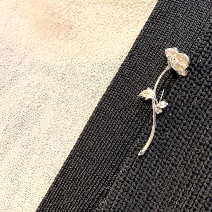 Handmade flower brooch with diamonds stamen