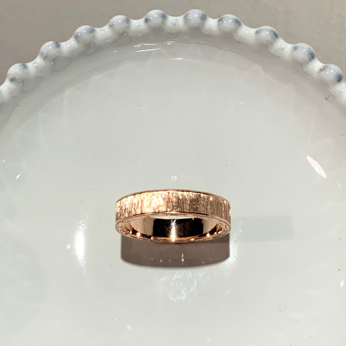Shiny 18k rose gold ring