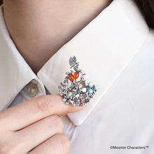 Load image into Gallery viewer, SV Moomin [Flower Picking Moomin] Pendant Brooch