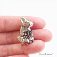 Load image into Gallery viewer, SV Moomin [Moominmamma with Red Bouquet] Pendant Brooch