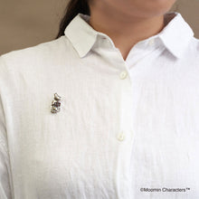 Load image into Gallery viewer, SV Moomin [Moominmamma with Red Bouquet] Pendant Brooch