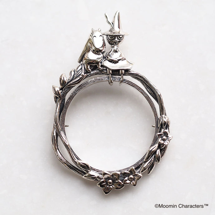 SV Moomin [Moomin & Snufkin on the Bridge] Magnifying Glass Pendant